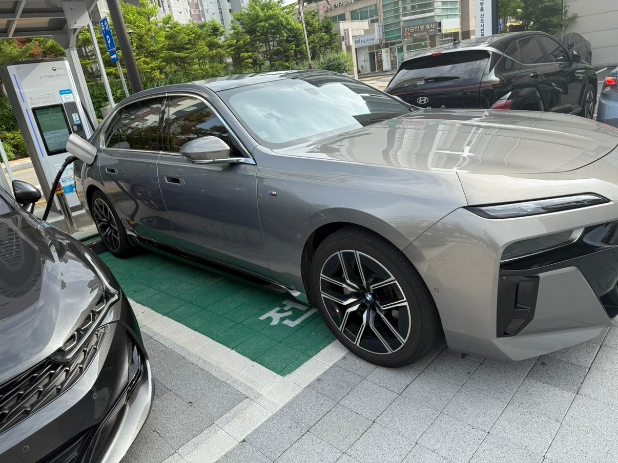 i7 G70 60 xDrive (544마력)M 스포츠 매물 썸네일