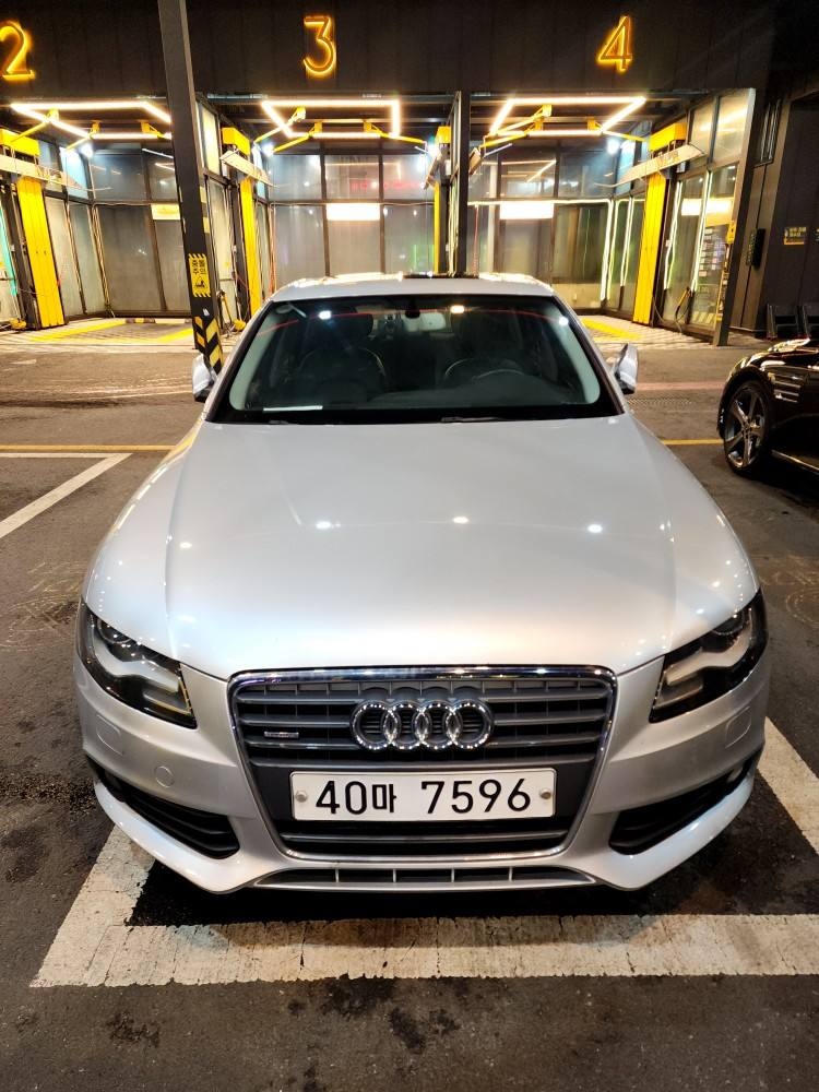 A4 B8/8K 2.0 TFSI 콰트로 (211마력)다이나믹 매물 썸네일