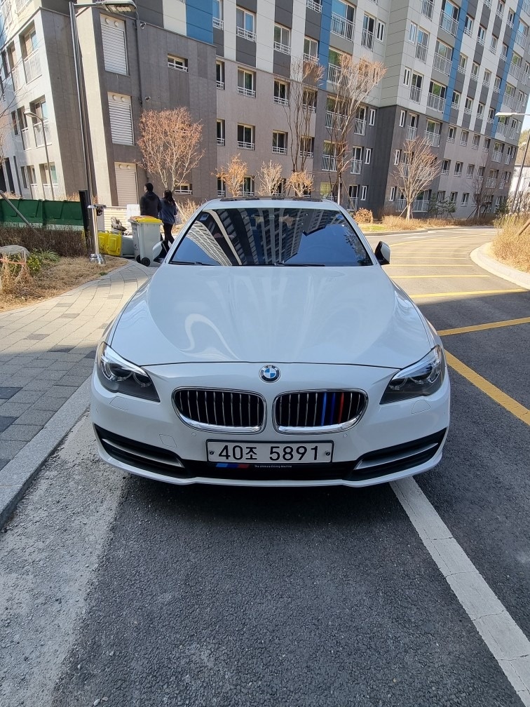 5시리즈 F10 520d xDrive (184마력)럭셔리 매물 썸네일