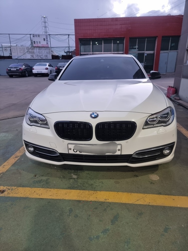 5시리즈 F10 528 i xDrive (245마력) 매물 썸네일