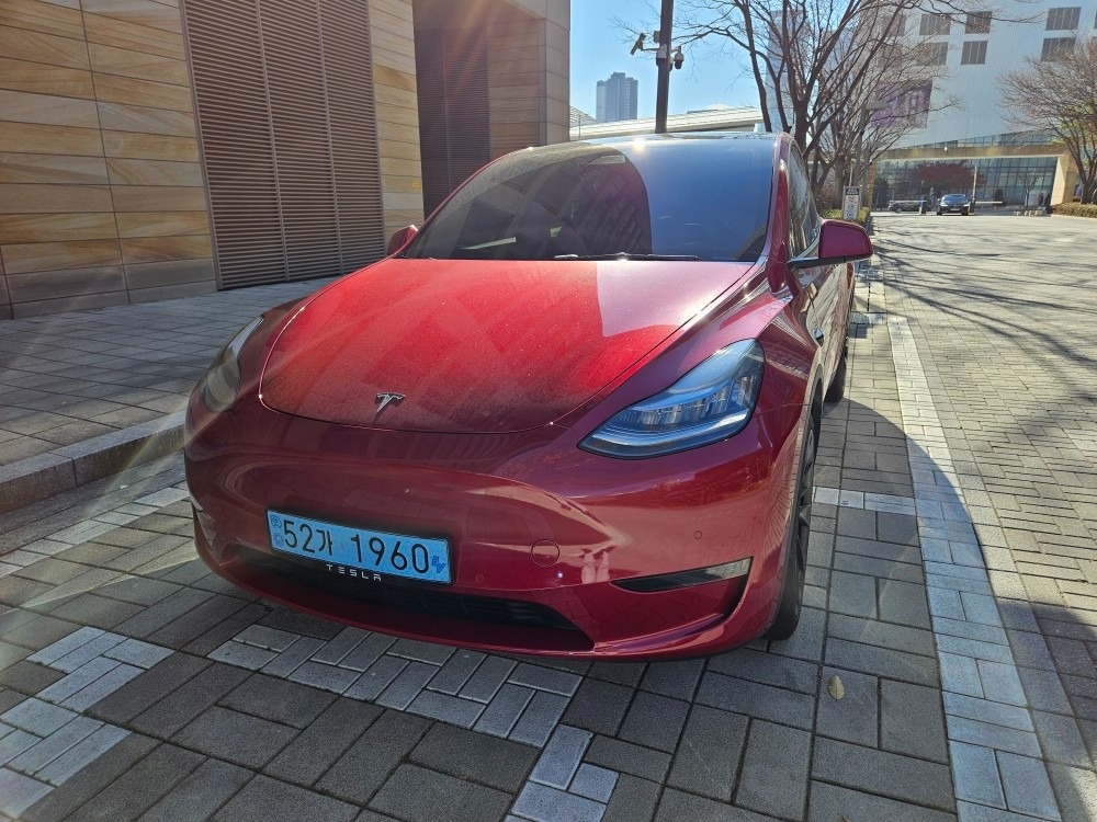 모델 Y BEV(75kWh) RWD 스탠다드 레인지 매물 썸네일