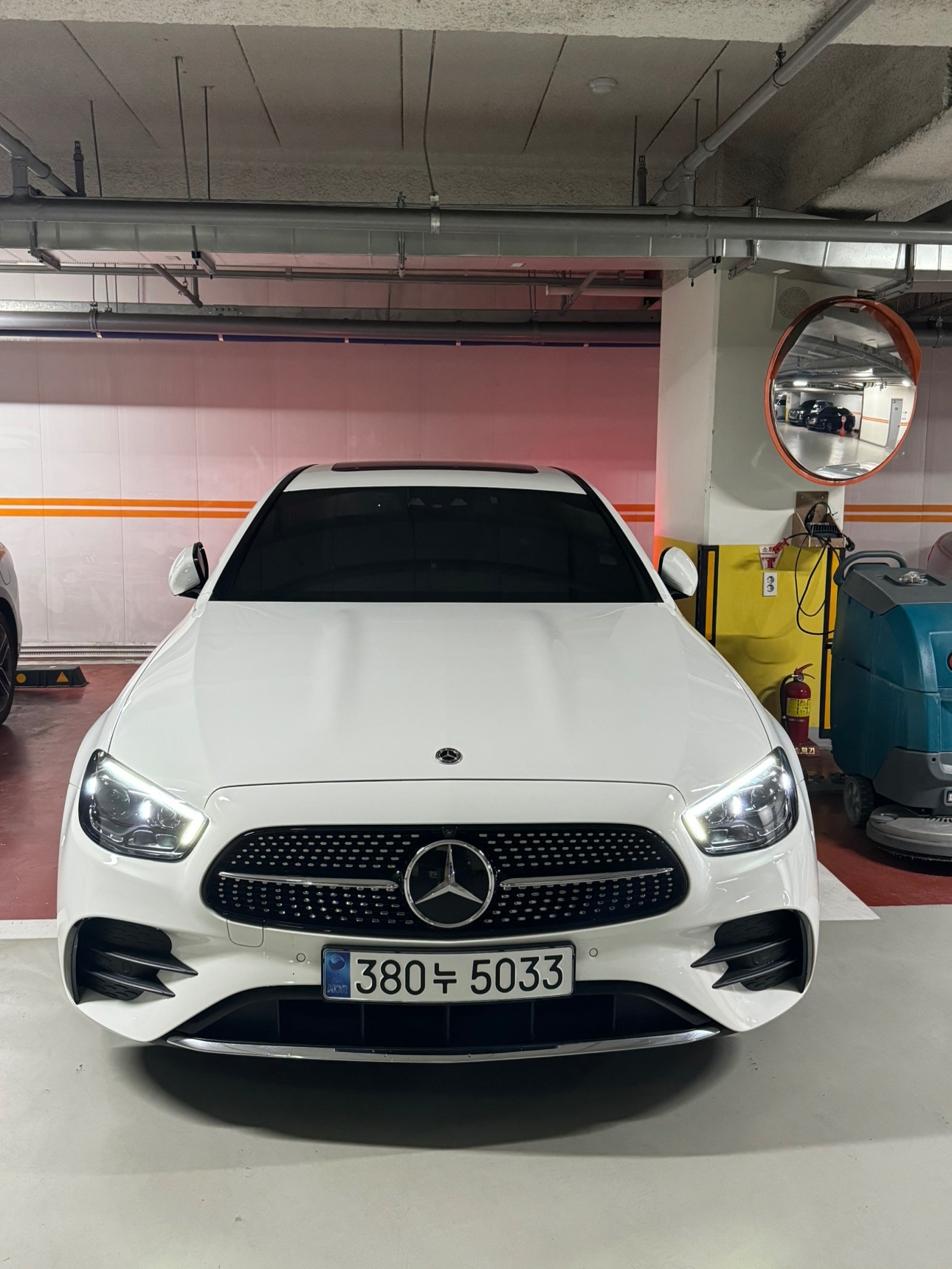 E 클래스 W213 E250 후기형 (211마력)AMG Line 매물 썸네일