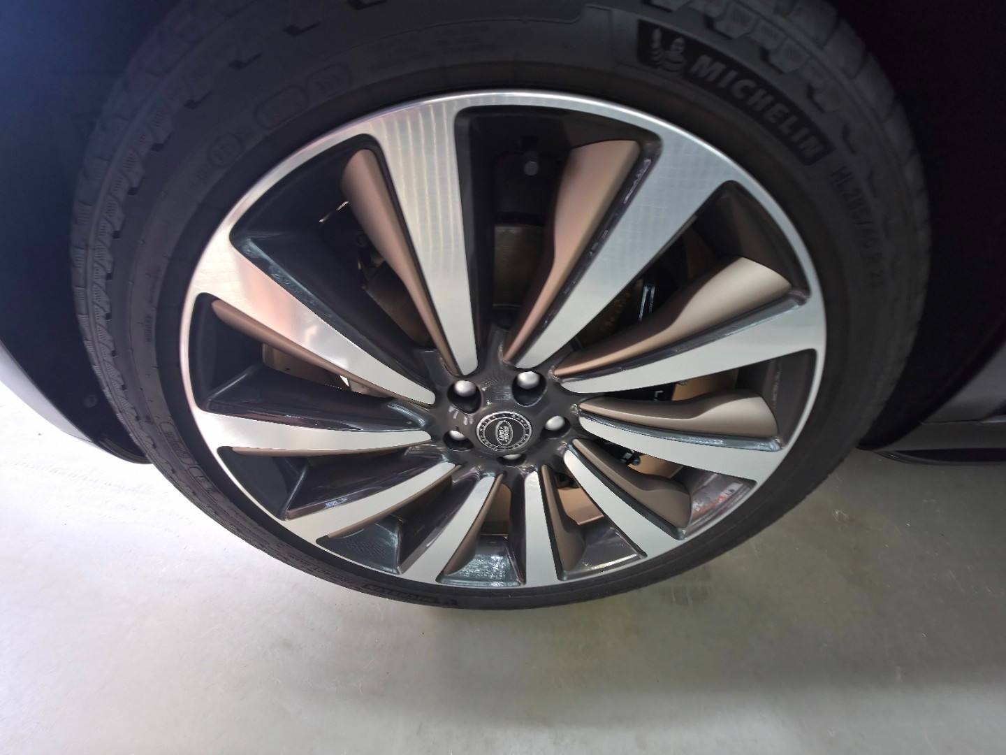 랜드로버 레인지로버 4.4 P615 LWB SV 2025 실버 사진 5