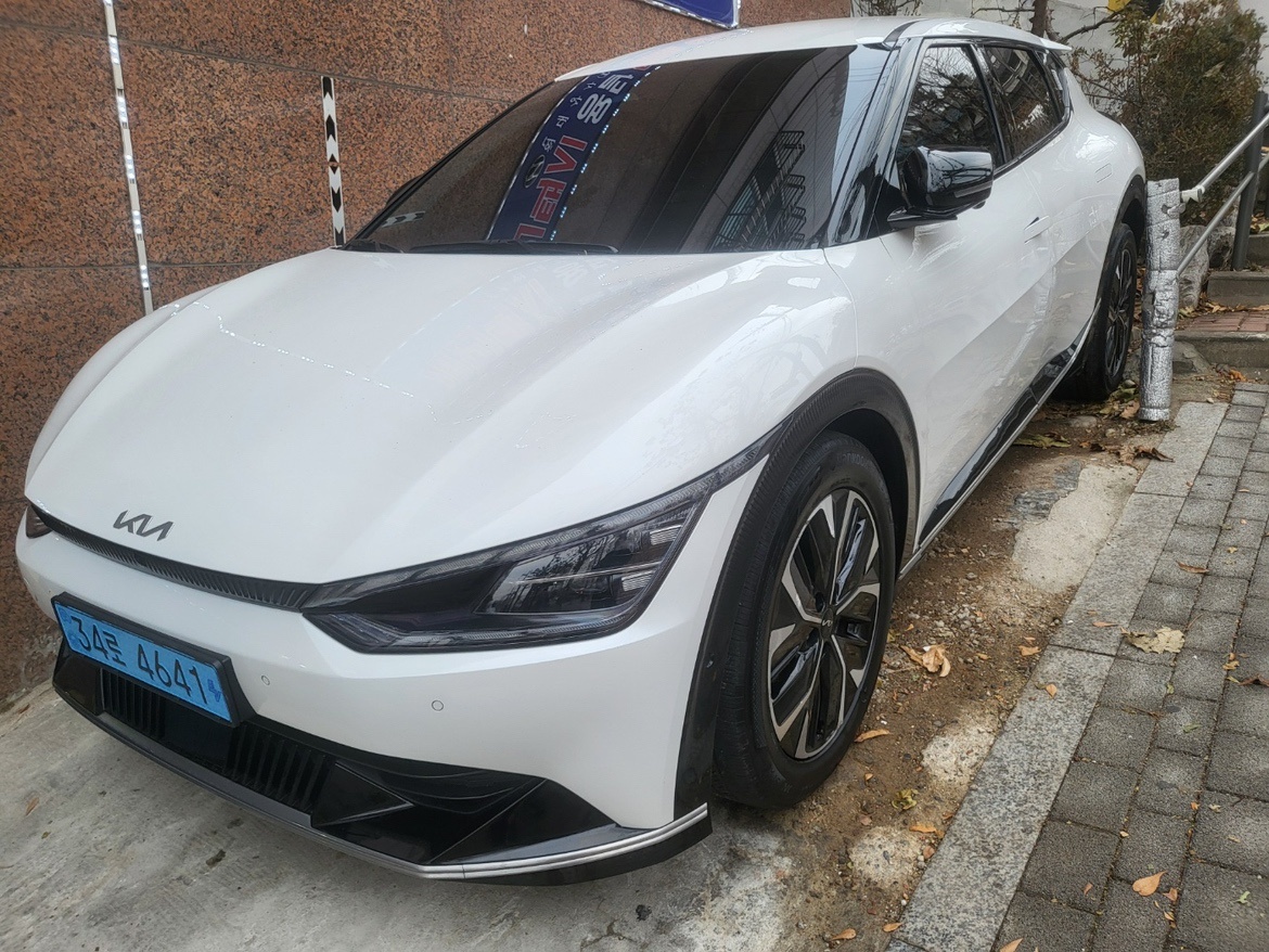 EV6 CV BEV(롱레인지/77.4kWh) RWD 어스(470km) 매물 썸네일