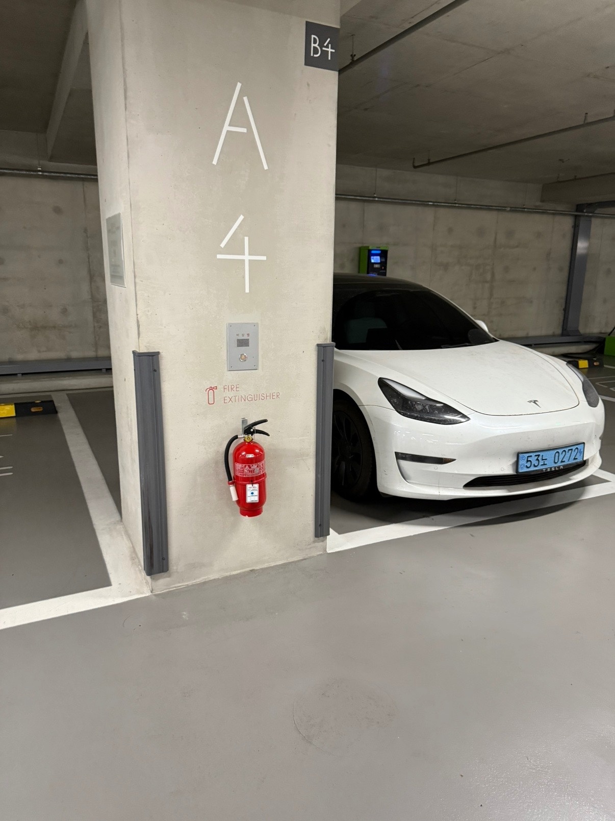 모델 3 BEV(75kWh) AWD 롱 레인지 매물 썸네일