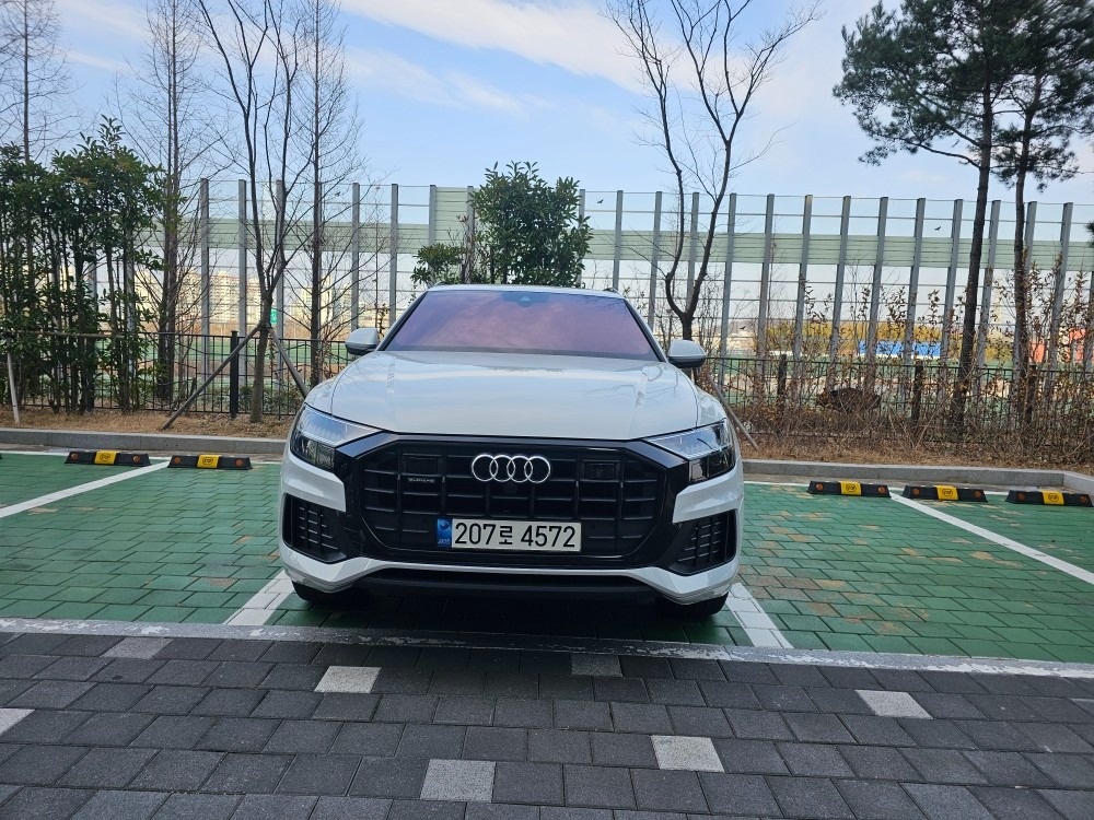 Q8 45 TDI 콰트로 (231마력)Premium 매물 썸네일