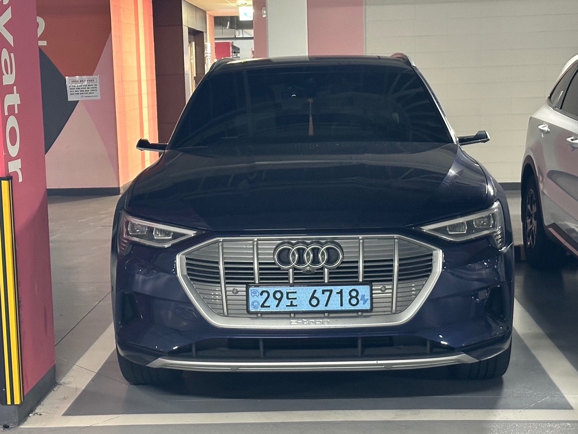 e-tron 전기(95kWh) AWD 55 quattro 매물 썸네일