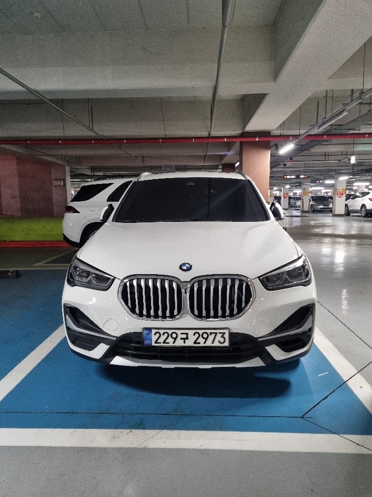 X1 F48 20 i xDrive (192마력)xLine 매물 썸네일