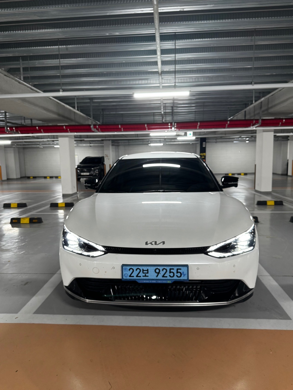 EV6 CV BEV(롱레인지/77.4kWh) AWD 어스(441km) 매물 썸네일