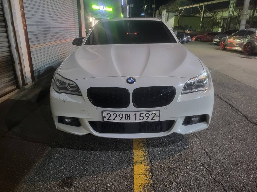 5시리즈 F10 528 i xDrive 후기형 (245마력) 매물 썸네일