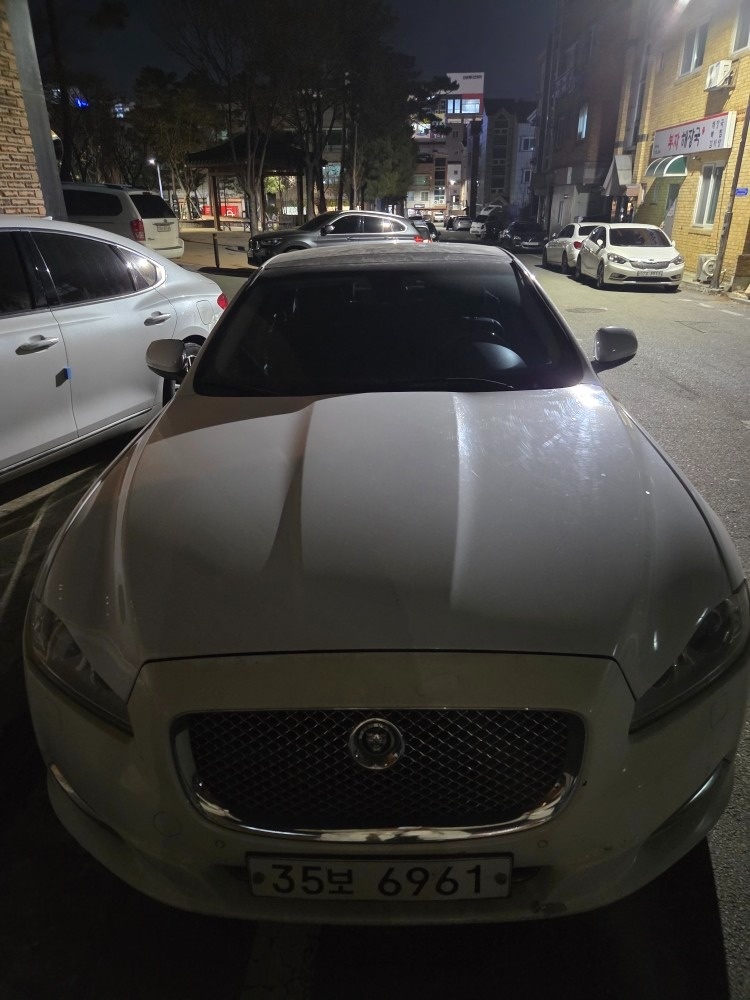 XJ X351 3.0 d 프리미엄 럭셔리 LWB 매물 썸네일