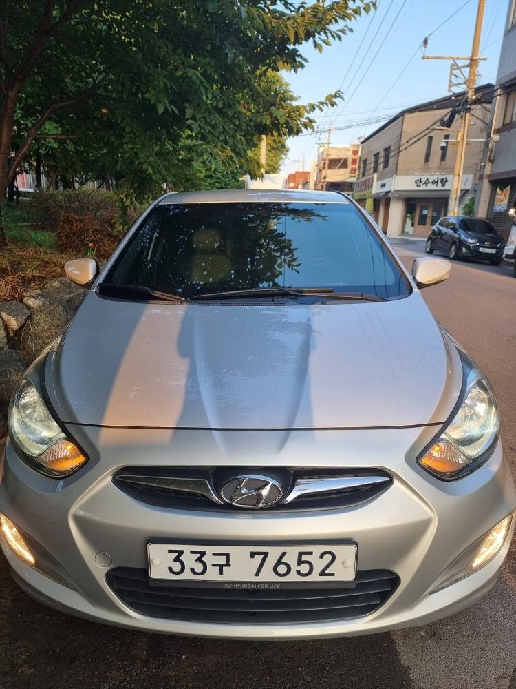 신형 엑센트 RB 4DR 1.6 디젤 프리미어 매물 썸네일