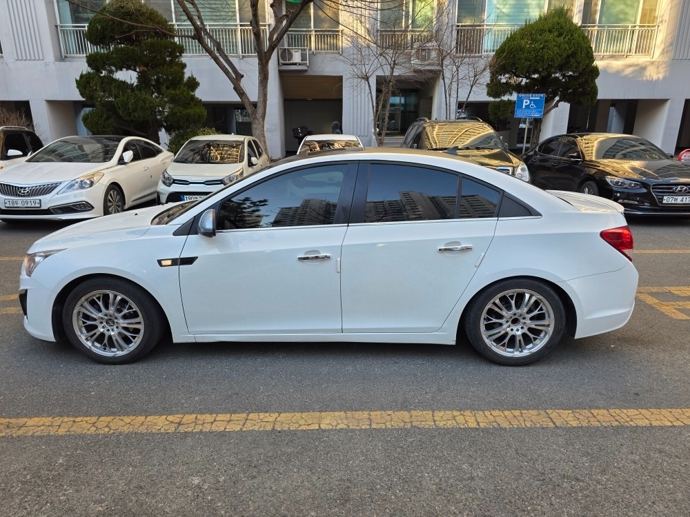 크루즈 J300 4도어 1.8 DOHC FWD LTZ+ 매물 썸네일