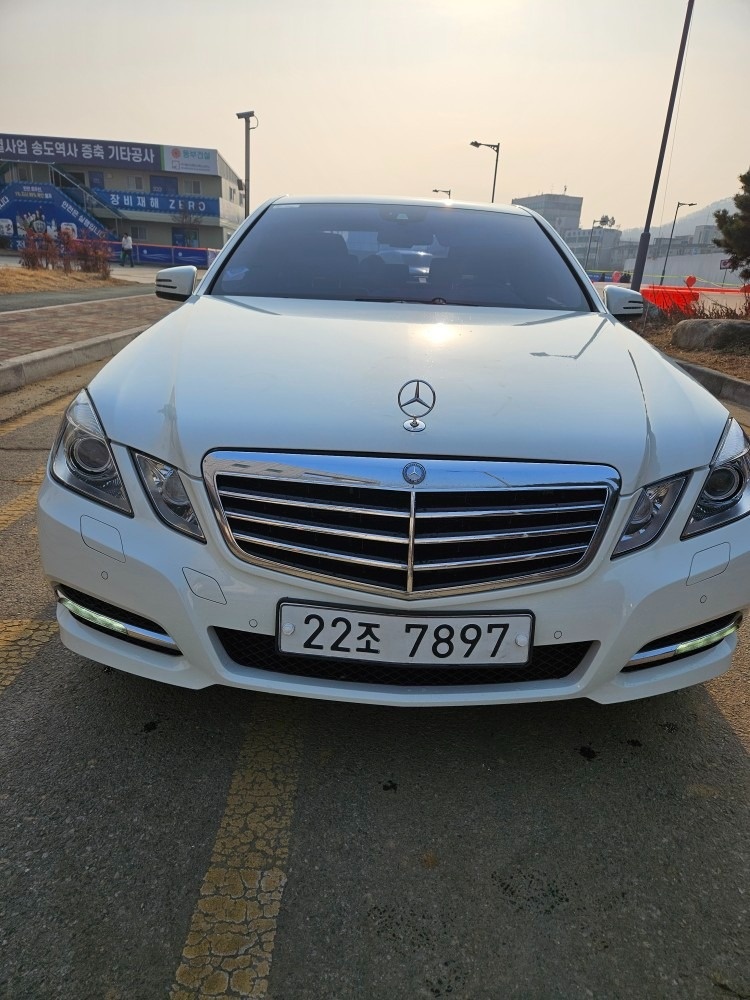 E 클래스 W212 E220 CDI 후기형 (170마력)아방가르드 매물 썸네일