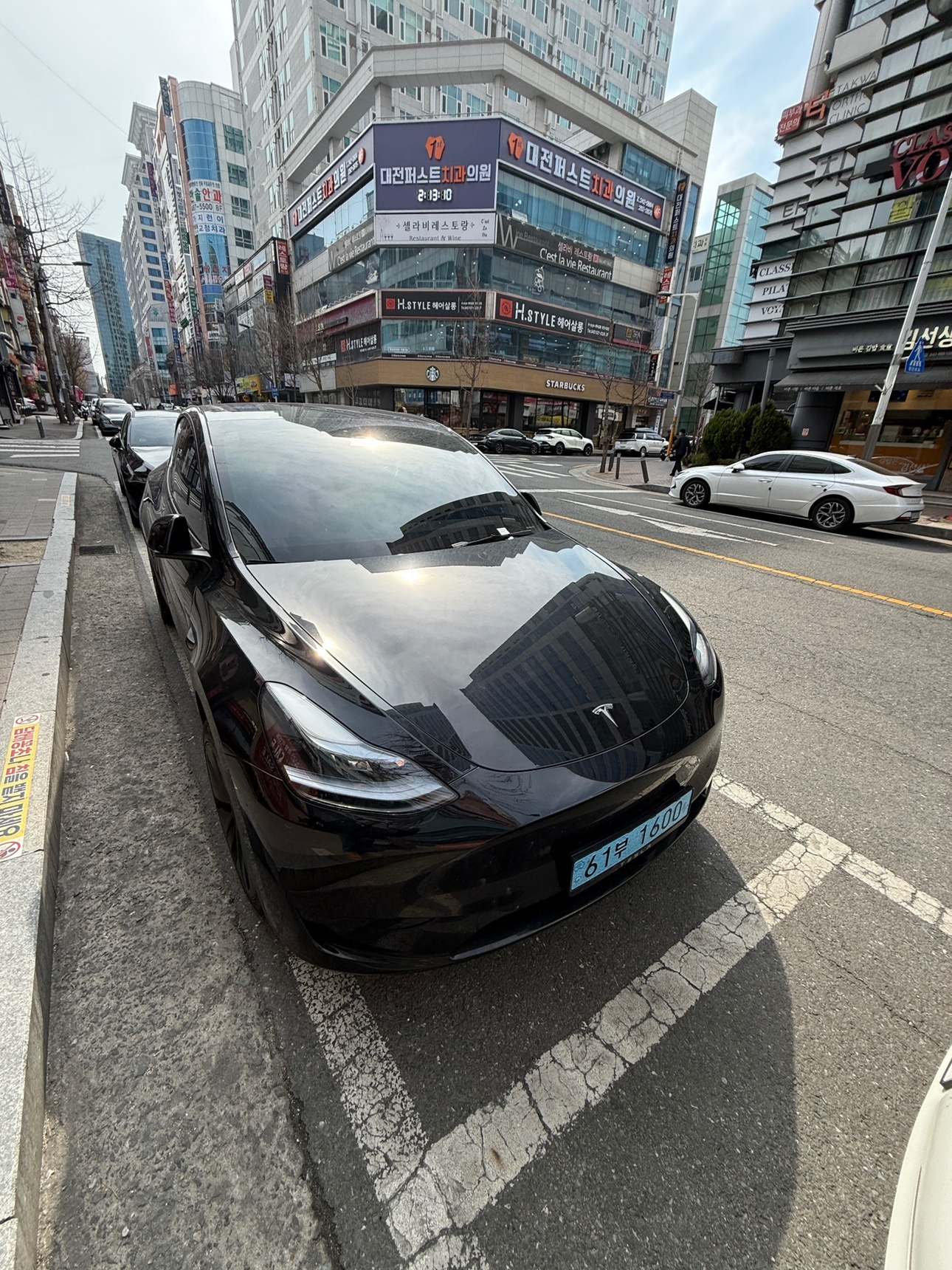 모델 Y BEV(75kWh) RWD 스탠다드 레인지 매물 썸네일