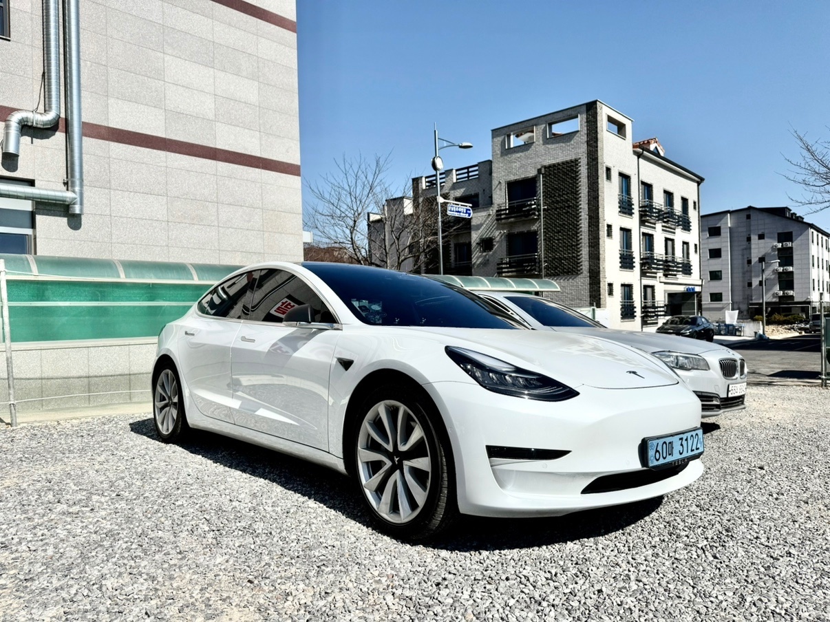 모델 3 BEV(75kWh) AWD 롱 레인지 매물 썸네일