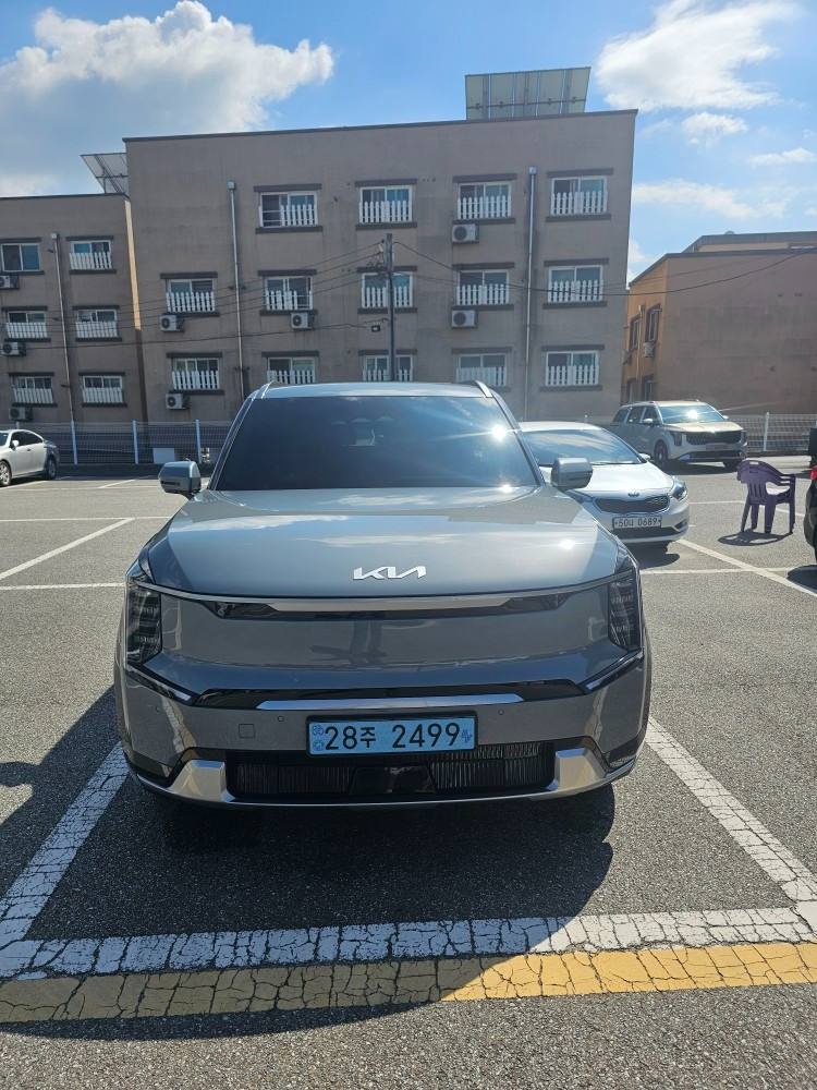 EV9 MV1 BEV(롱레인지/99.8kWh) 4WD 어스(7인승) 매물 썸네일