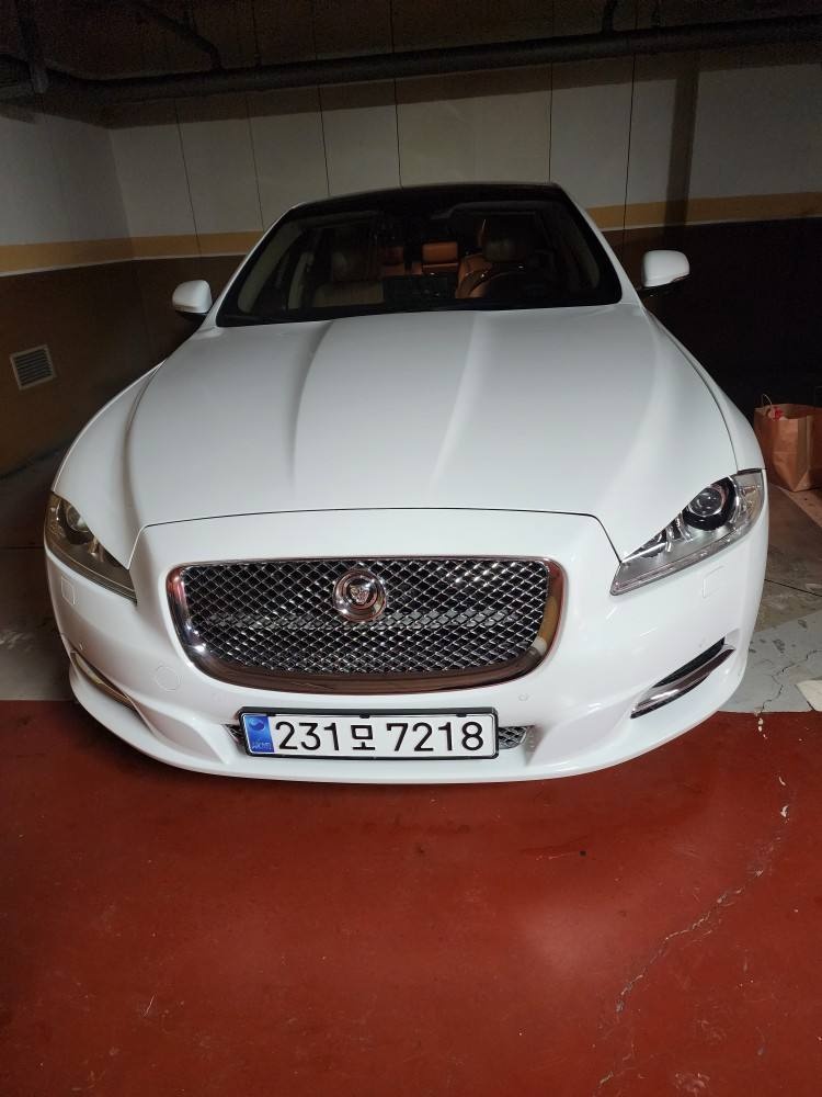 XJ X351 3.0 SC 프리미어 럭셔리 SWB 매물 썸네일