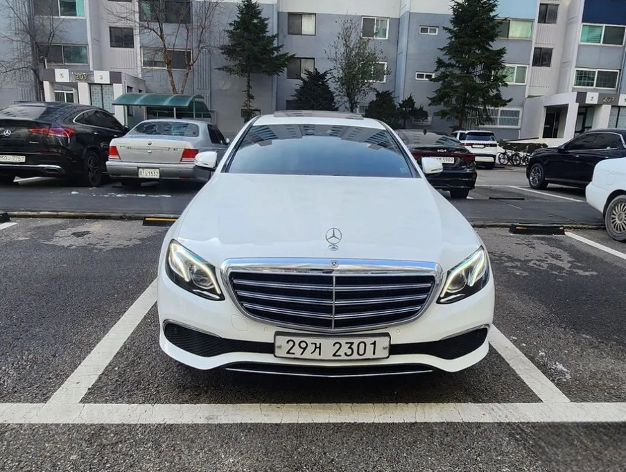 E 클래스 W213 E220 d 4Matic 전기형 (194마력) 매물 썸네일