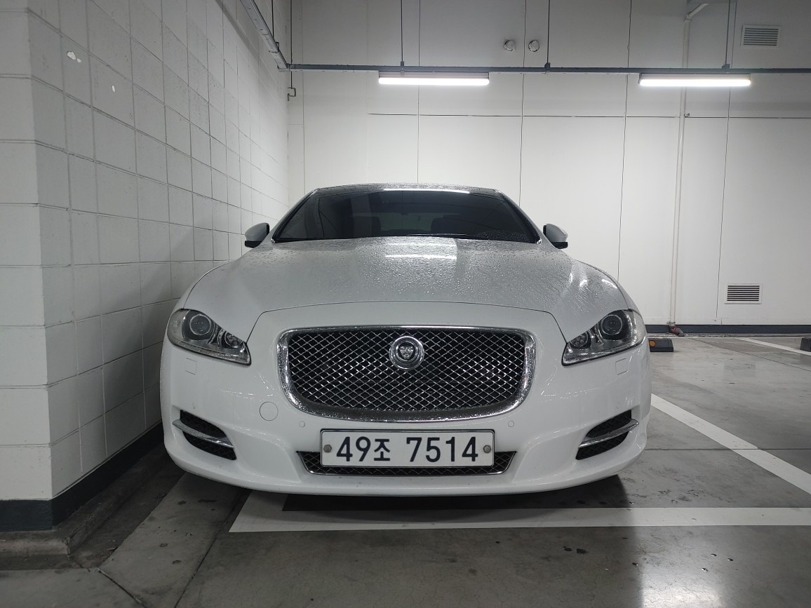 XJ X351 3.0 d 프리미엄 럭셔리 LWB 매물 썸네일