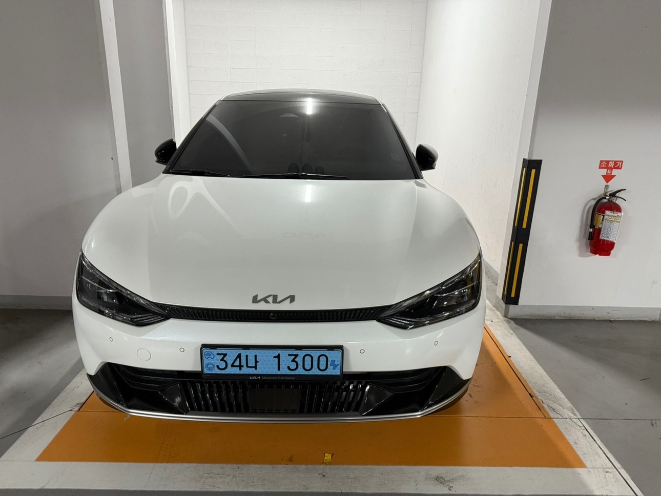 EV6 CV BEV(롱레인지/77.4kWh) AWD 어스(441km) 매물 썸네일