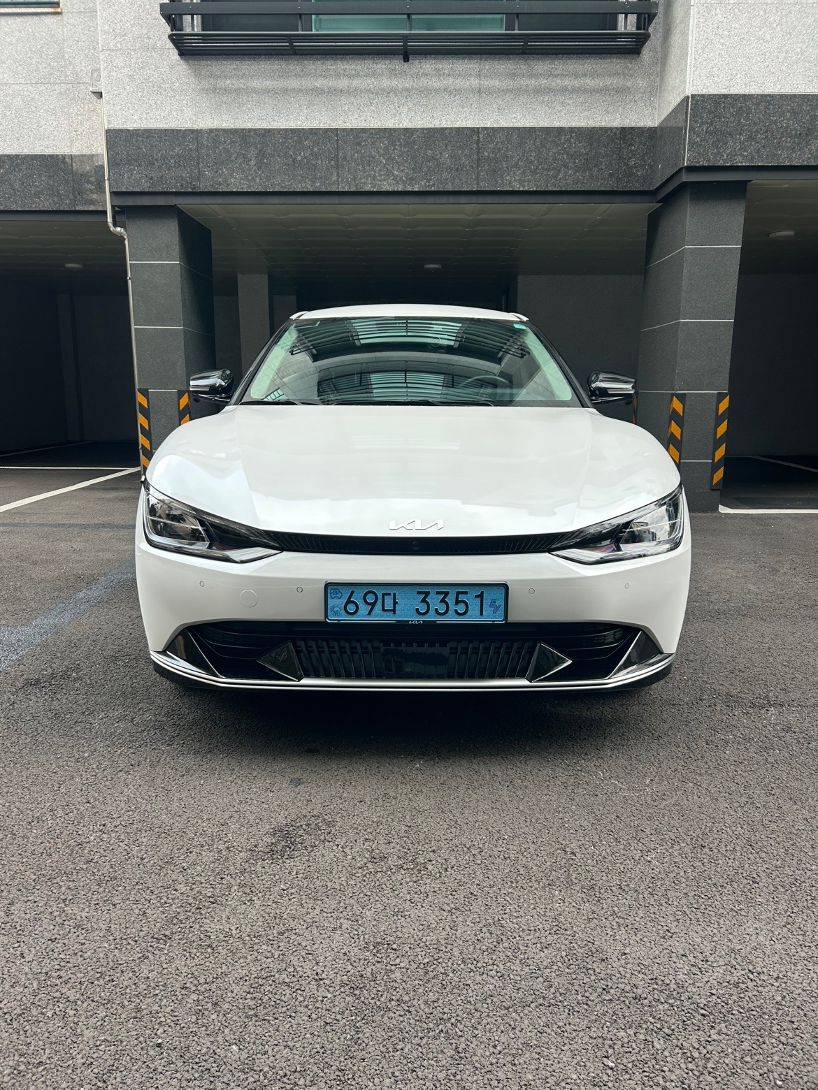 EV6 CV BEV(롱레인지/77.4kWh) AWD 어스(441km) 매물 썸네일