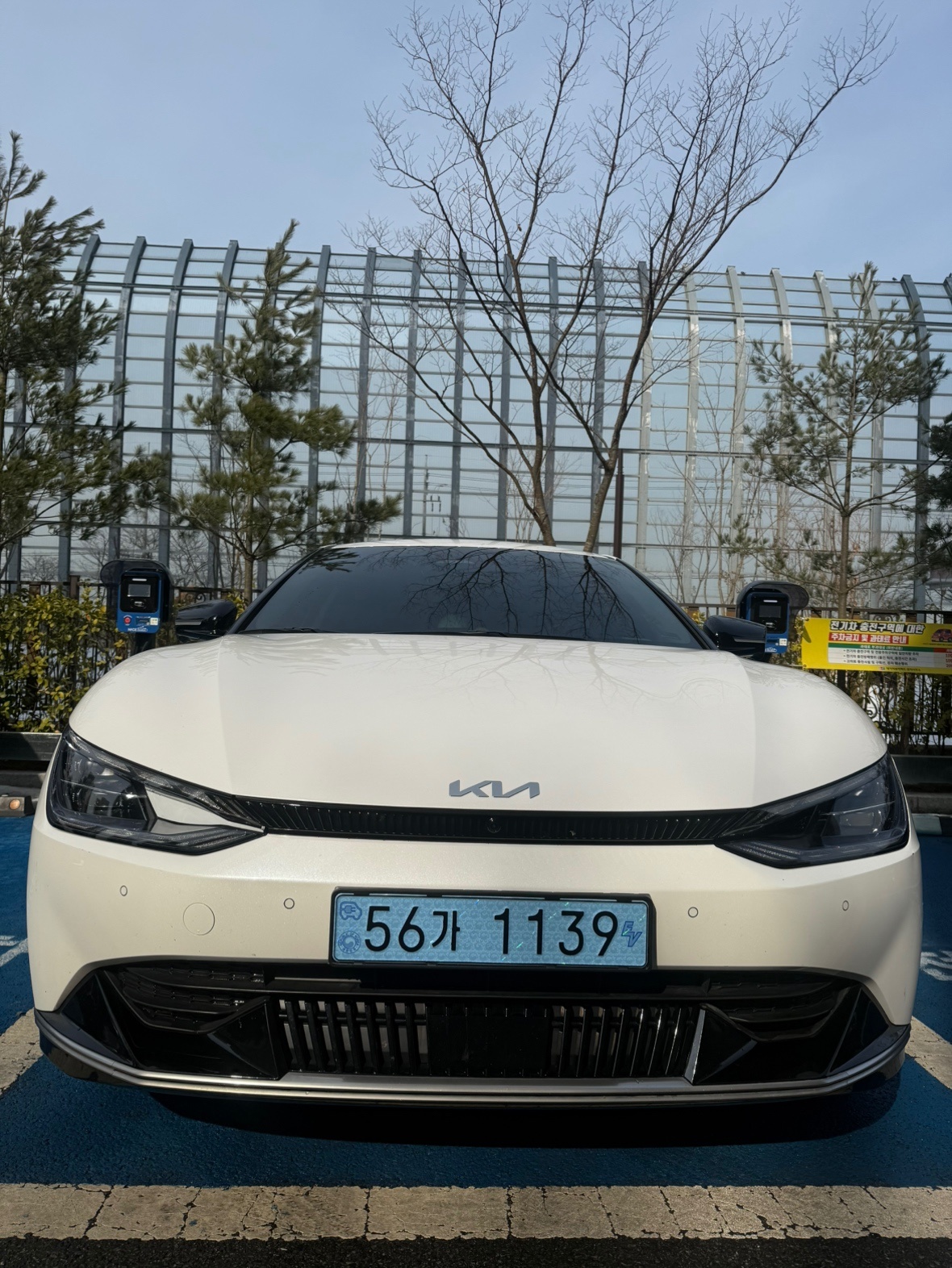 EV6 CV BEV(롱레인지/77.4kWh) RWD 어스(470km) 매물 썸네일