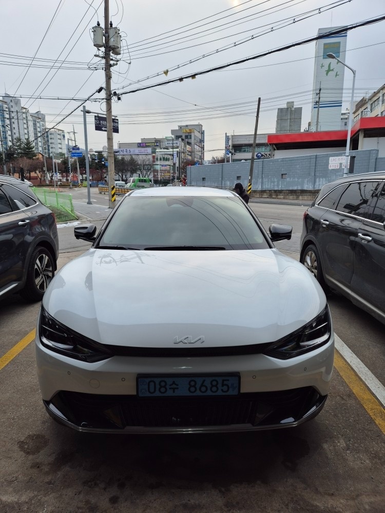 EV6 CV BEV(롱레인지/77.4kWh) RWD 어스(470km) 매물 썸네일