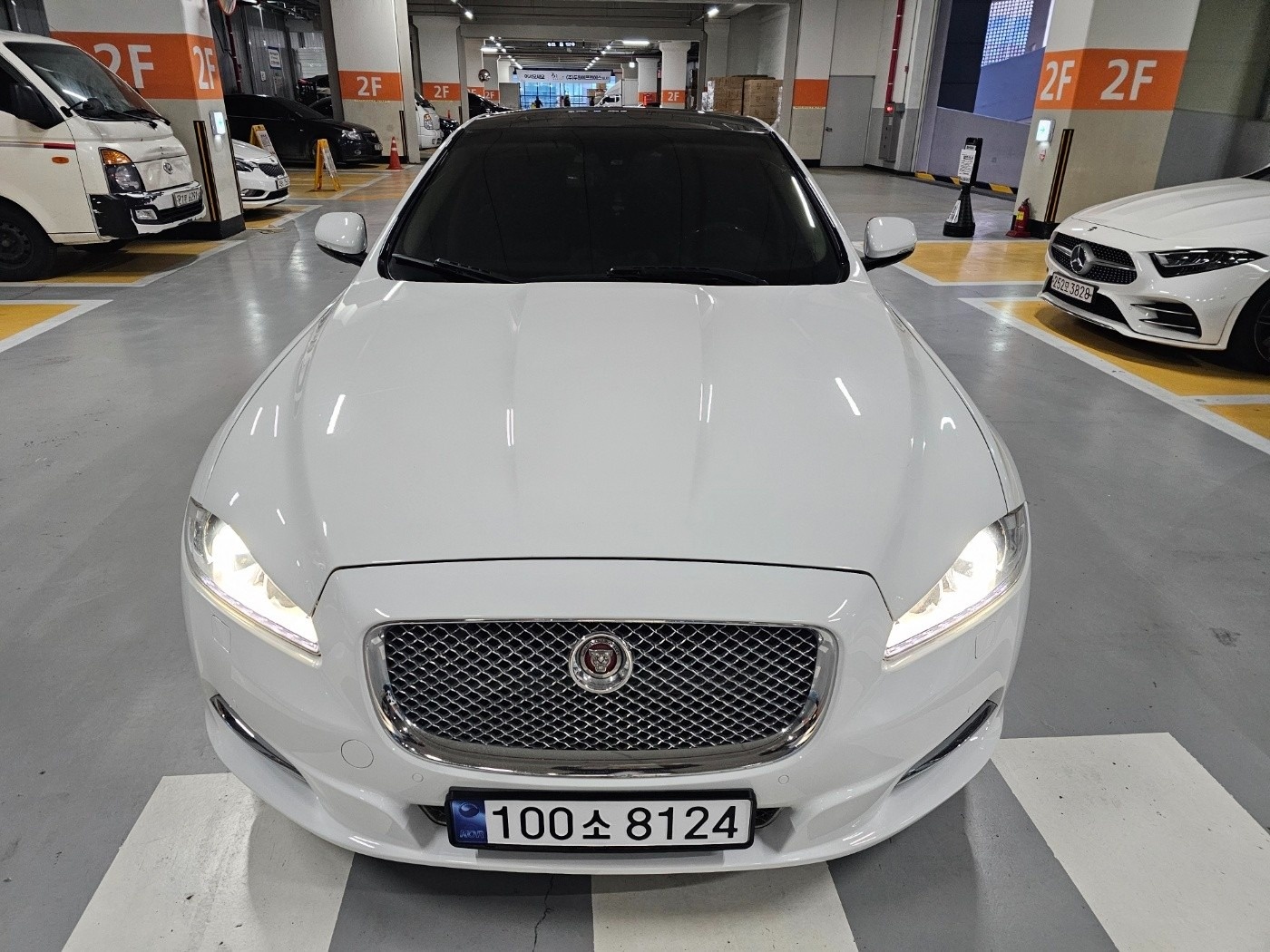 XJ X351 3.0 d 프리미엄 럭셔리 LWB 매물 썸네일