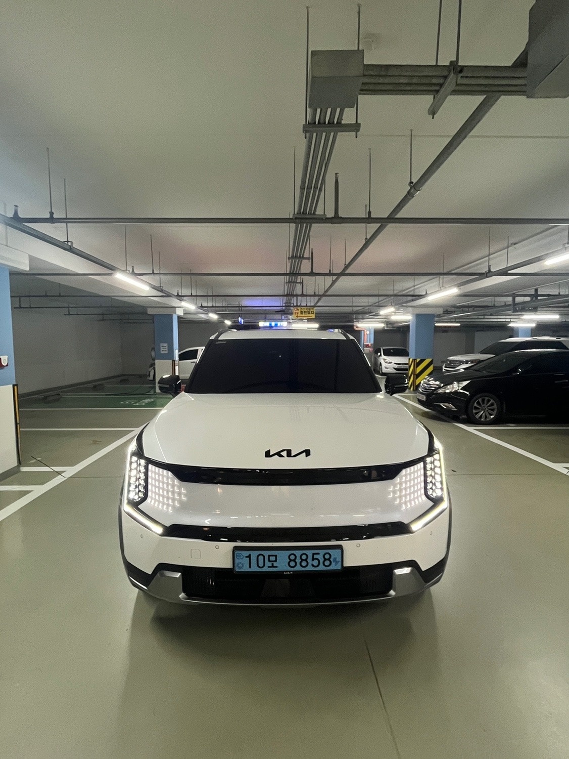 EV9 MV1 BEV(롱레인지/99.8kWh) 4WD 어스(7인승) 매물 썸네일