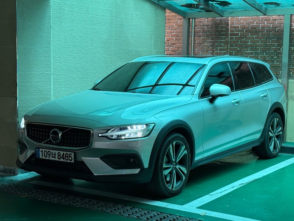 V60 크로스컨트리 Ⅱ B5 AWD 매물 썸네일