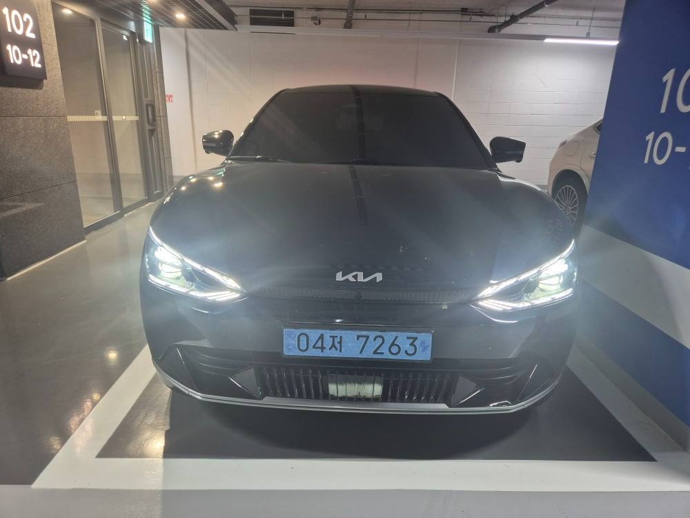 EV6 CV BEV(롱레인지/77.4kWh) RWD 어스(470km) 매물 썸네일