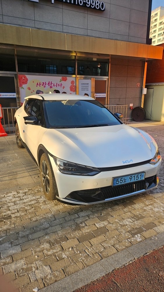 EV6 CV BEV(롱레인지/77.4kWh) AWD 어스(441km) 매물 썸네일