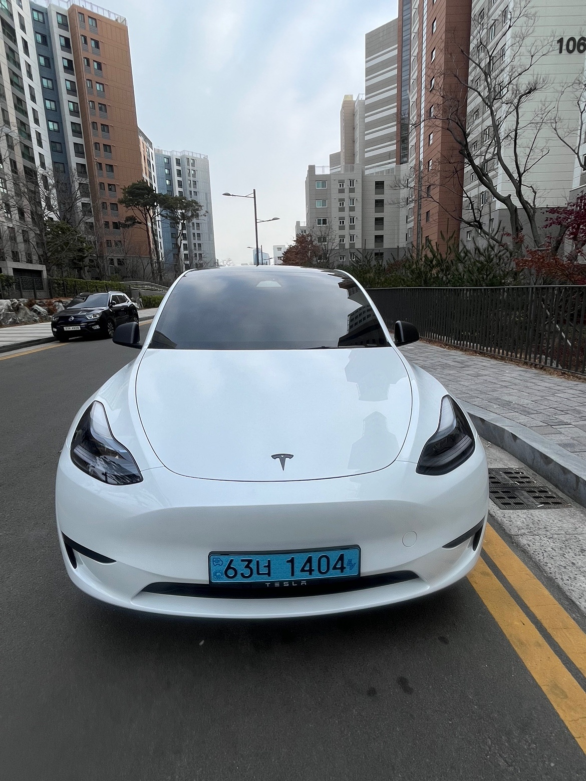 모델 Y BEV(75kWh) RWD 스탠다드 레인지 매물 썸네일