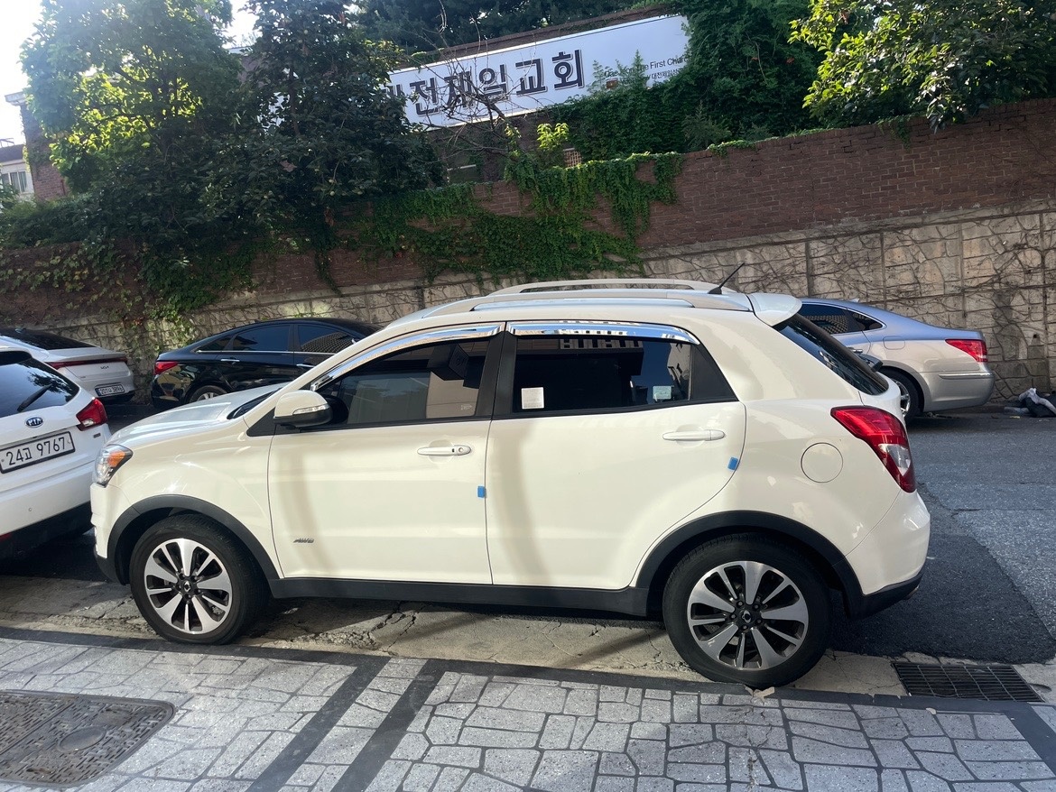 뉴 코란도 C C200 5인승(디젤 2.0) 4WD CVT 어드벤처 60th 에디션 매물 썸네일