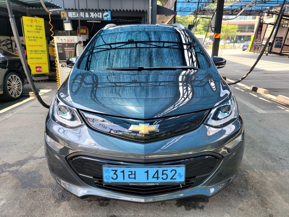 볼트 BEV(66kWh/414km) FWD 프리미어 매물 썸네일