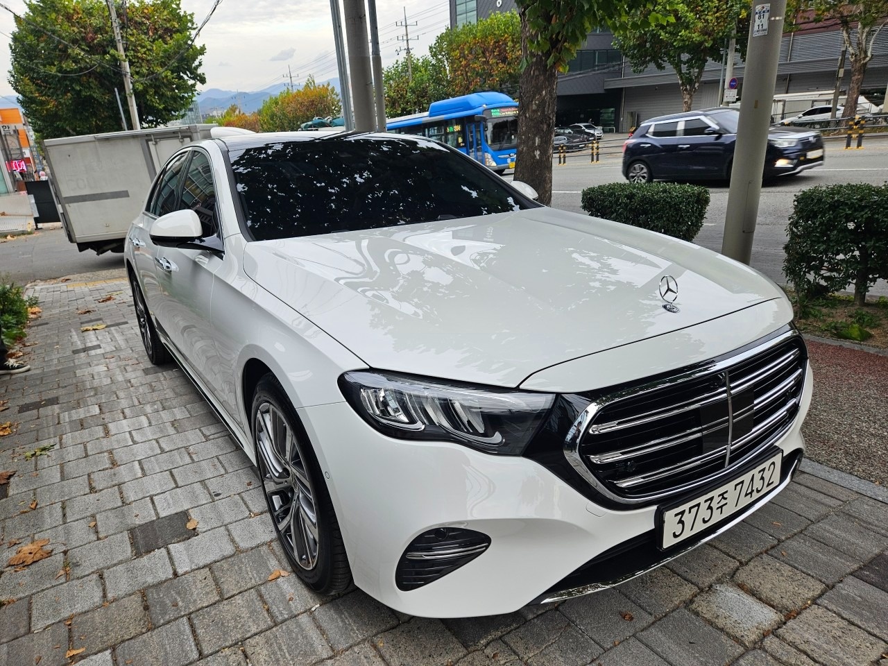 E 클래스 W214 E220 d 4Matic (197마력)익스쿨루시브 매물 썸네일