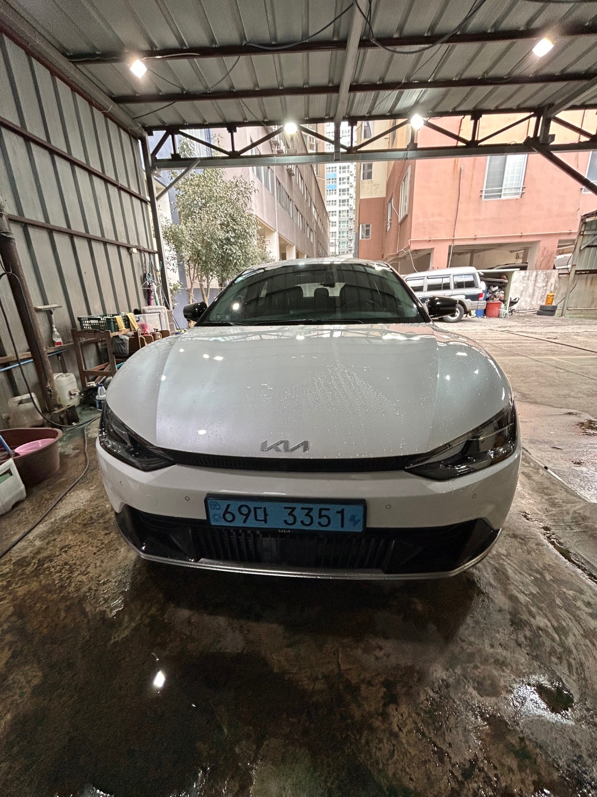 EV6 CV BEV(롱레인지/77.4kWh) AWD 어스(441km) 매물 썸네일