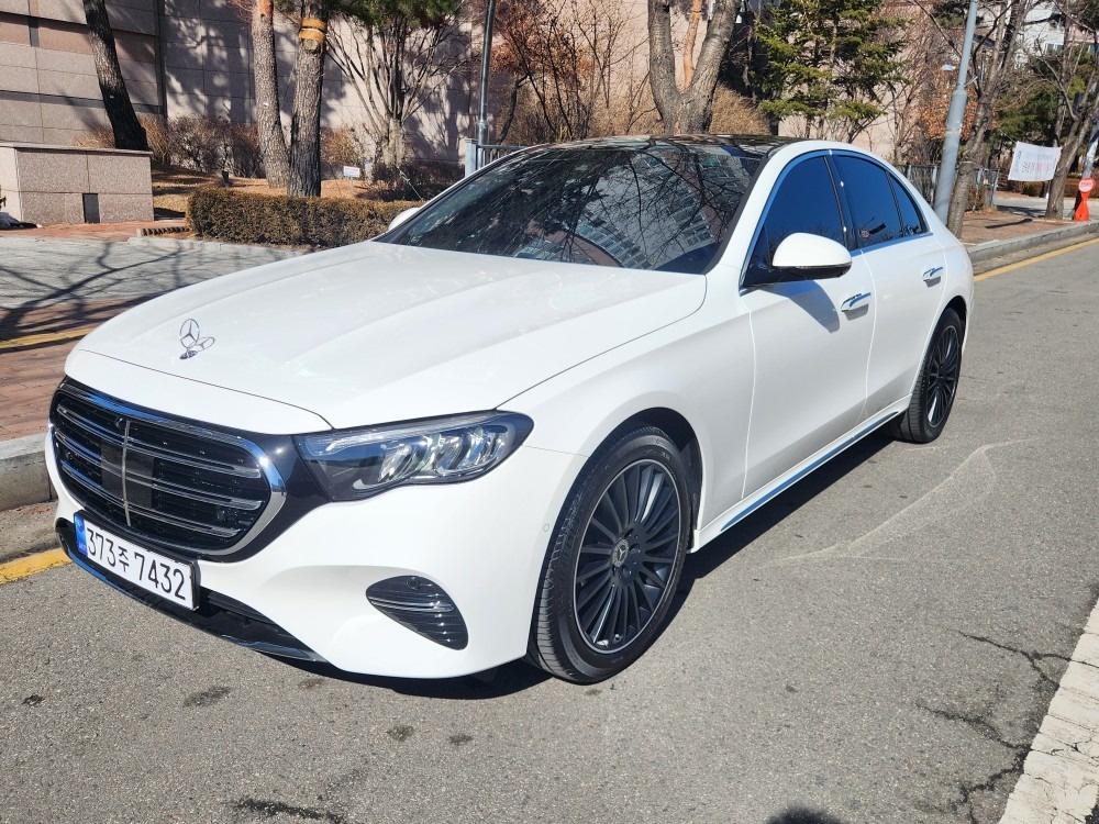 E 클래스 W214 E220 d 4Matic (197마력)익스쿨루시브 매물 썸네일