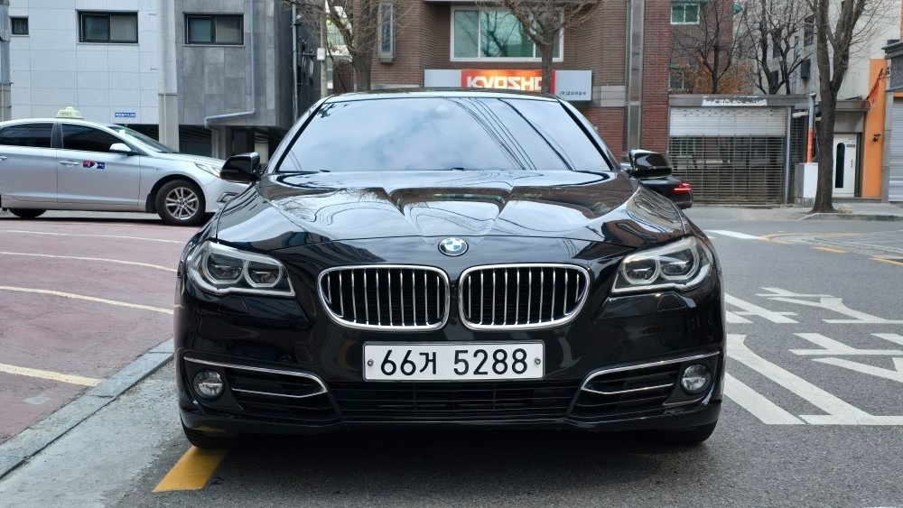 5시리즈 F10 528 i xDrive (245마력) 매물 썸네일