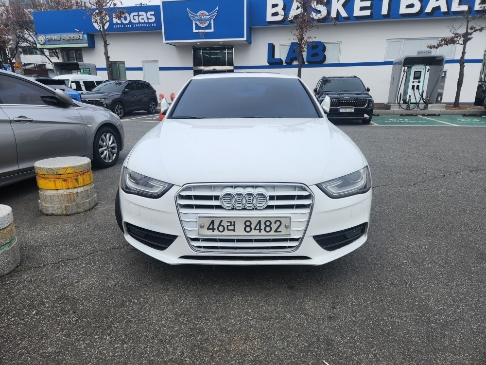 A4 B8/8K 2.0 TDI (143마력) 매물 썸네일