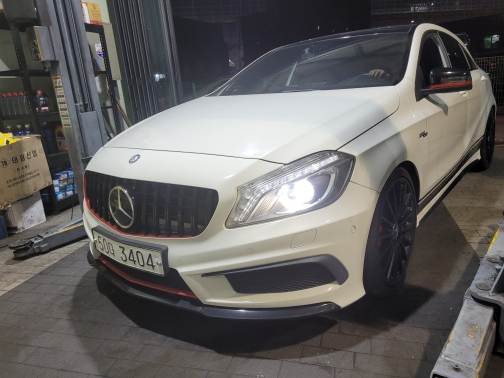 A 클래스 W176 A45 amg 4Matic (388마력) 매물 썸네일