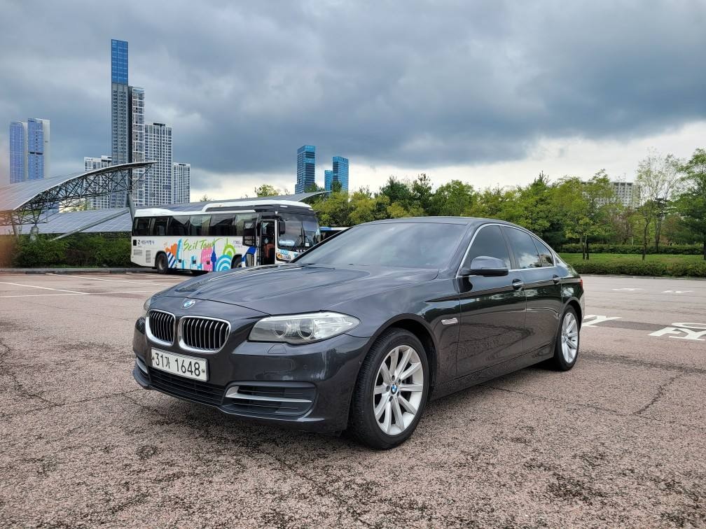 5시리즈 F10 528 i xDrive 후기형 (245마력) 매물 썸네일