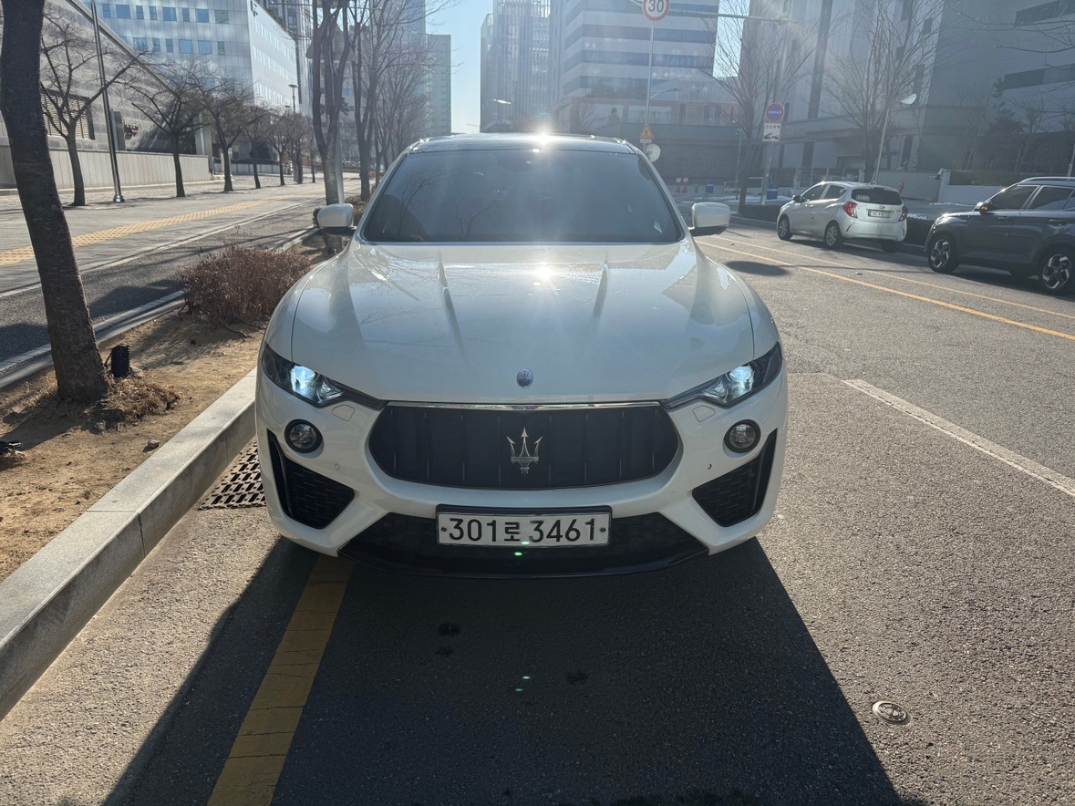 르반떼 3.0 AWD 매물 썸네일