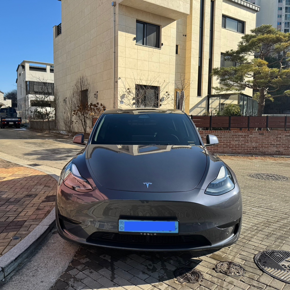 모델 Y BEV(75kWh) RWD 스탠다드 레인지 매물 썸네일