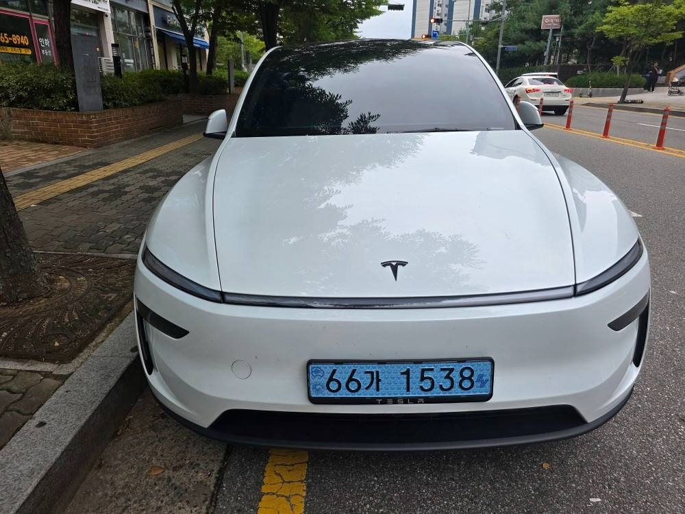 모델 Y 주니퍼 BEV(70.8 kWh) RWD 스탠다드 레인지 매물 썸네일