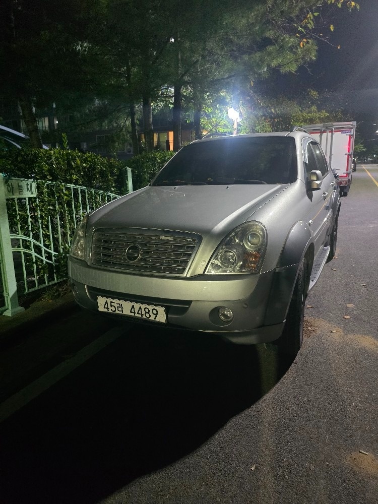 슈퍼 렉스턴 Y200 7인승(디젤 RX4) 4WD 고급 매물 썸네일