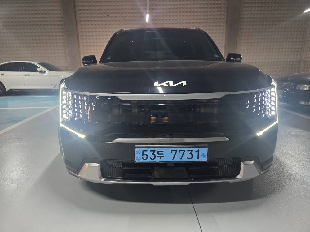 EV9 MV1 BEV(롱레인지/99.8kWh) 4WD 어스(6인승-스위블) 매물 썸네일