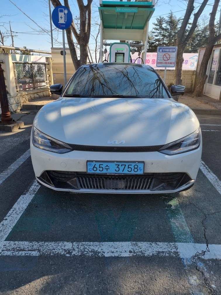 EV6 CV BEV(롱레인지/77.4kWh) RWD 어스(470km) 매물 썸네일