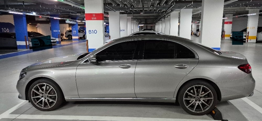 E 클래스 W213 E300 e 4Matic 후기형 (211마력) 익스클루시브 매물 썸네일